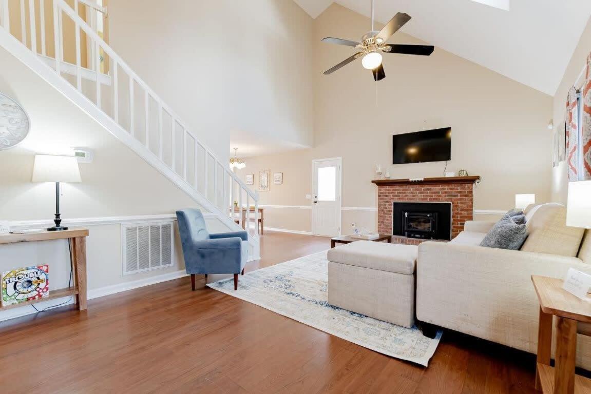 Breeze On Inn- Mins To Ft Jackson Holiday home Columbia