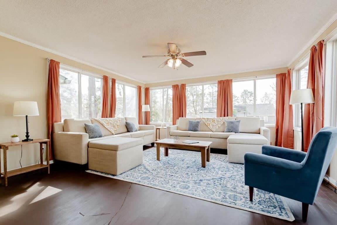 Breeze On Inn- Mins To Ft Jackson Holiday home Columbia
